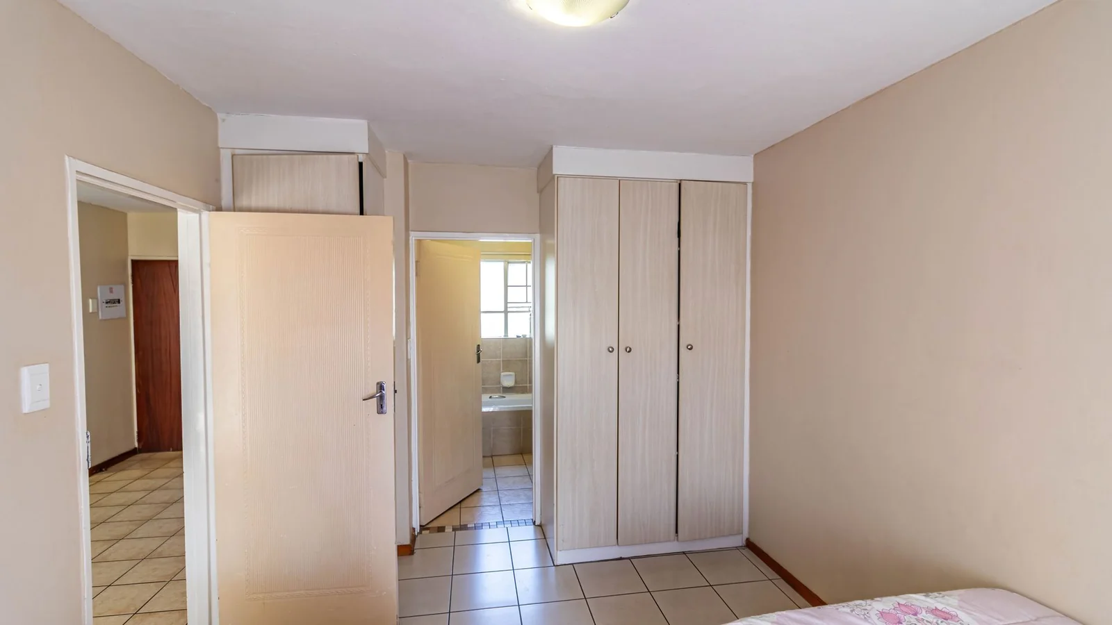Secure 2-Bedroom En-Suite Apartment with Balcony in Prime Noordwyk Location
