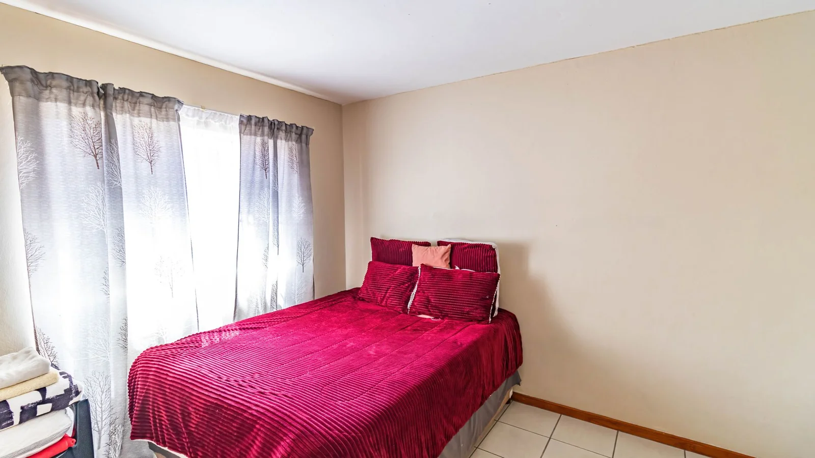 Secure 2-Bedroom En-Suite Apartment with Balcony in Prime Noordwyk Location