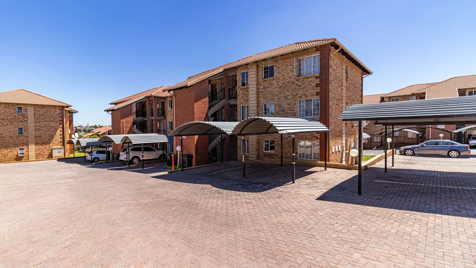 Secure 2-Bedroom En-Suite Apartment with Balcony in Prime Noordwyk Location