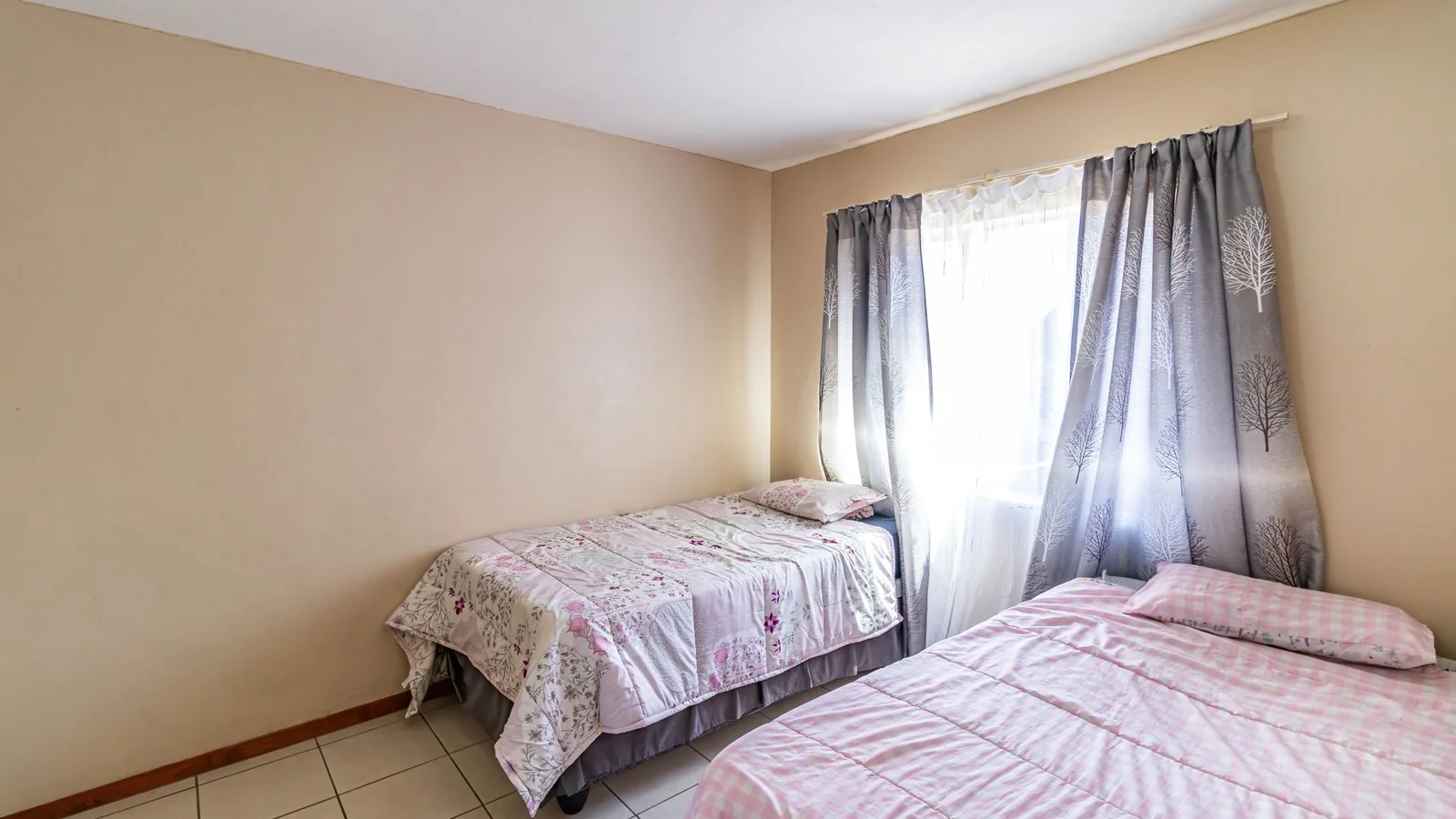 Secure 2-Bedroom En-Suite Apartment with Balcony in Prime Noordwyk Location