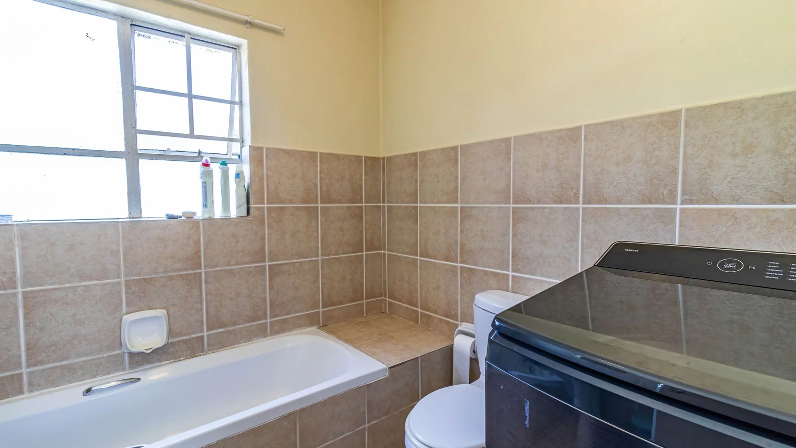 Secure 2-Bedroom En-Suite Apartment with Balcony in Prime Noordwyk Location