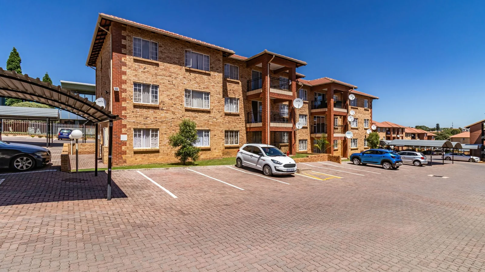 Secure 2-Bedroom En-Suite Apartment with Balcony in Prime Noordwyk Location