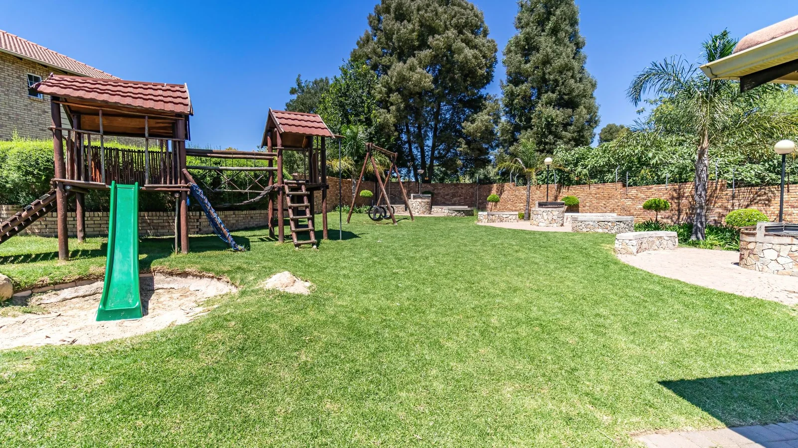 Secure 2-Bedroom En-Suite Apartment with Balcony in Prime Noordwyk Location