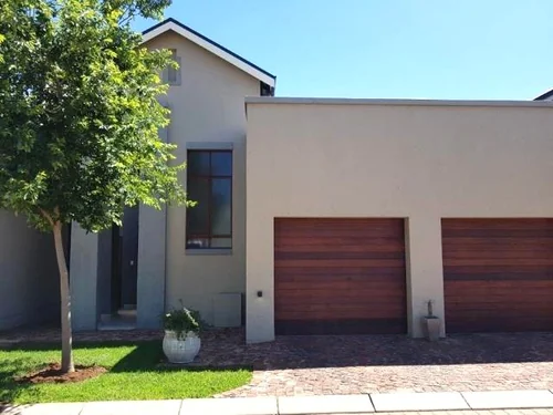 927 Hilltop, Heritage Hill, Centurion