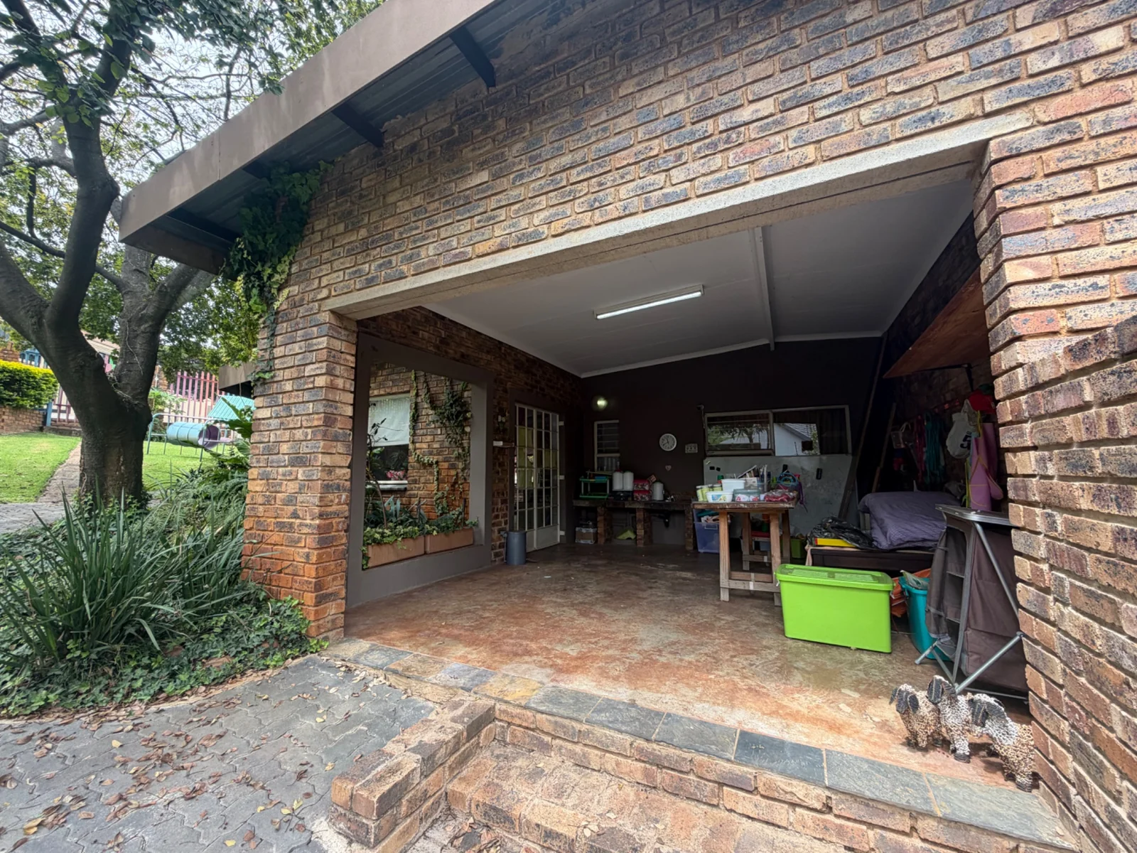 NEW LISTING ....... FOR THE BIGGER FAMILY IT IS ALL HERE!