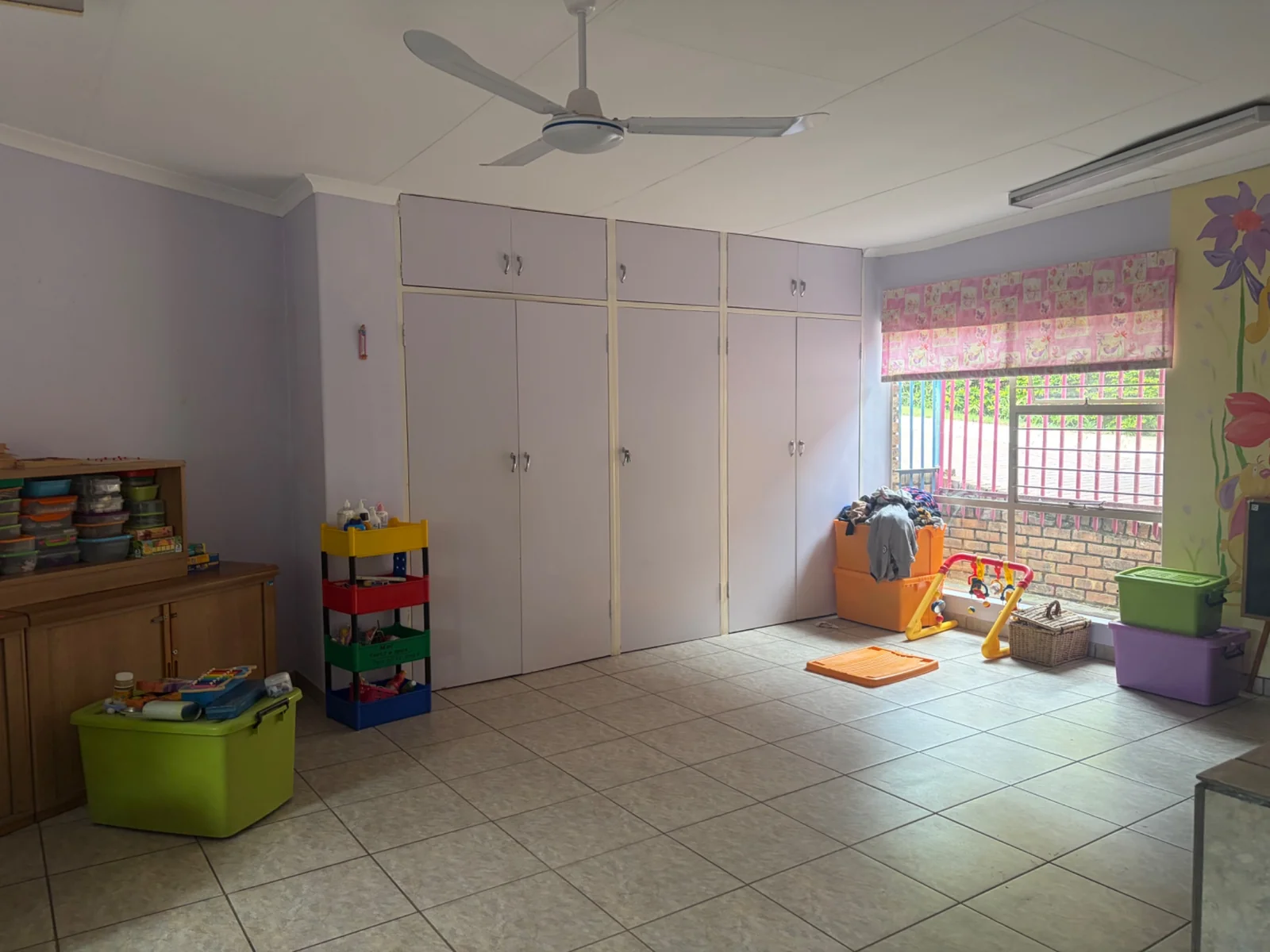 NEW LISTING ....... FOR THE BIGGER FAMILY IT IS ALL HERE!