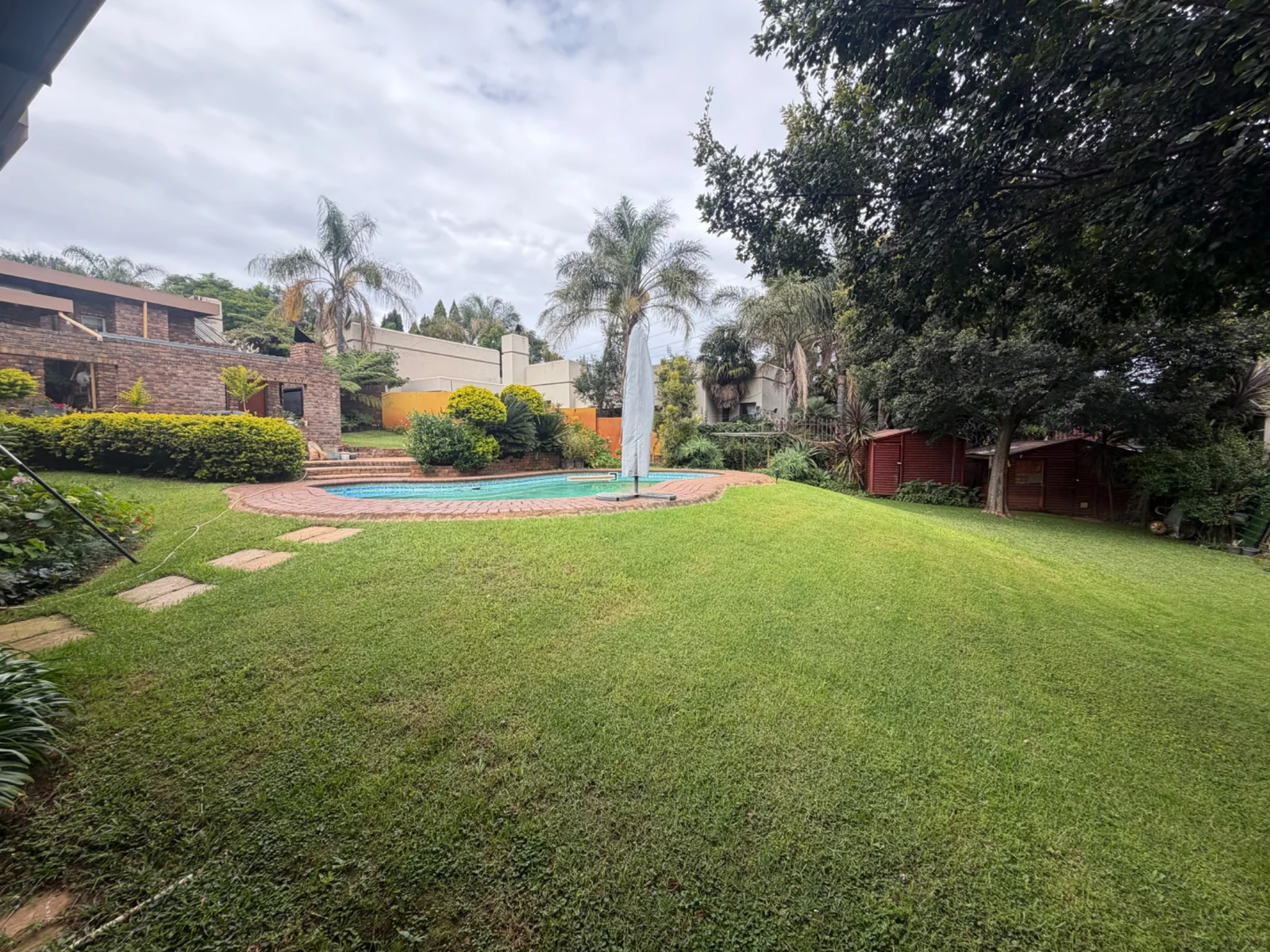 NEW LISTING ....... FOR THE BIGGER FAMILY IT IS ALL HERE!