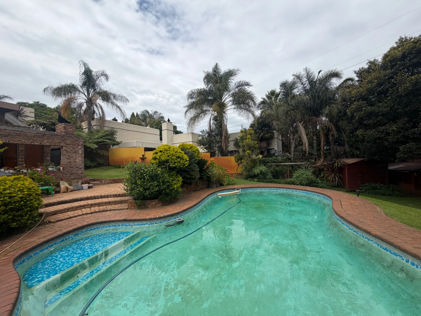 NEW LISTING ....... FOR THE BIGGER FAMILY IT IS ALL HERE!