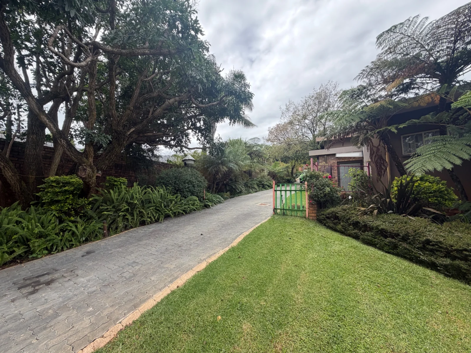 NEW LISTING ....... FOR THE BIGGER FAMILY IT IS ALL HERE!