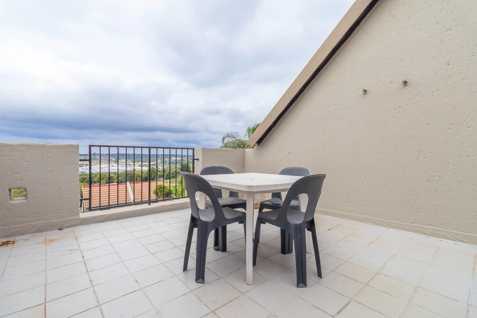 3 Bedroom Duplex for Sale in Allen’s Nek