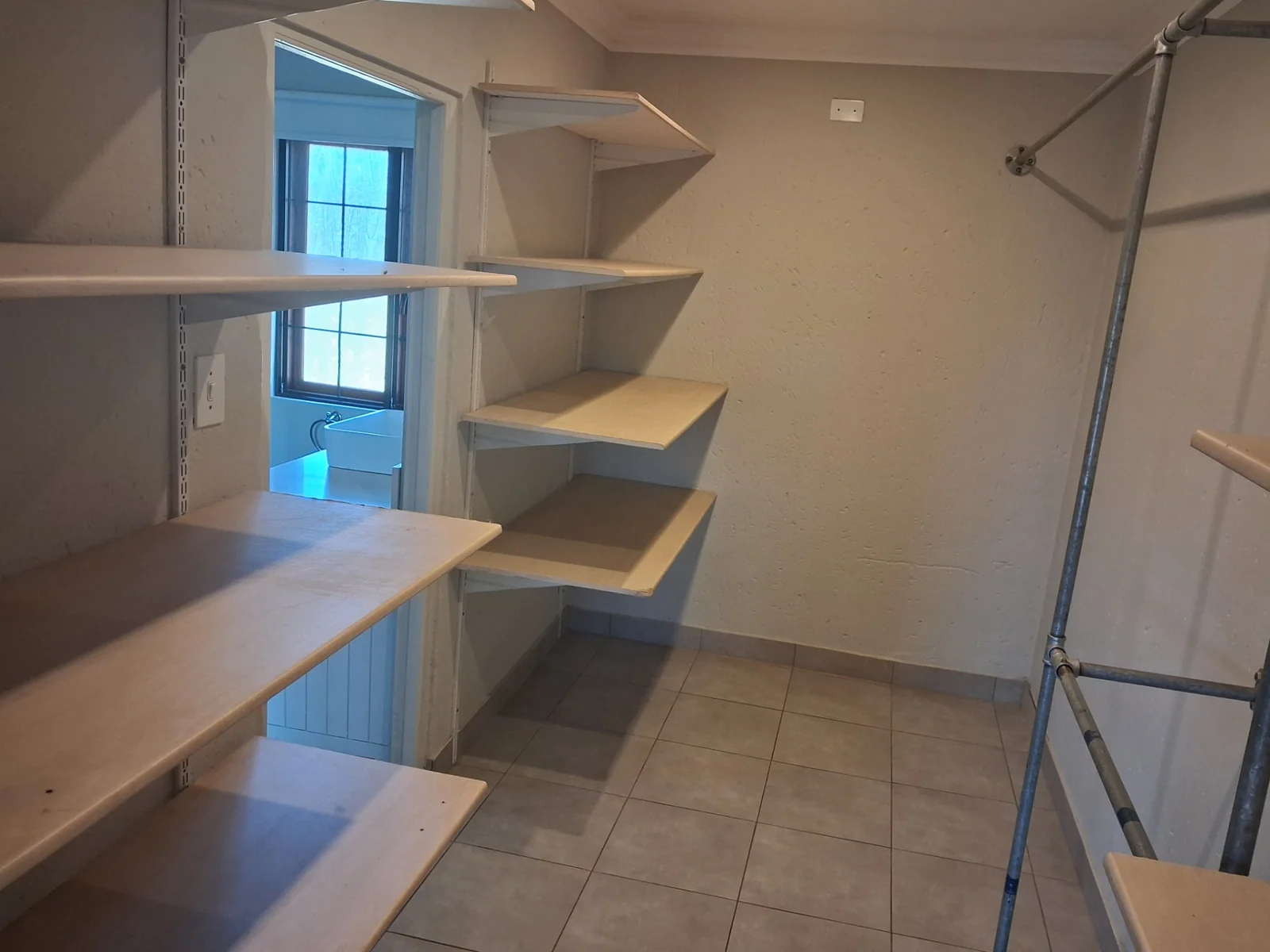 STUNNING FAMILY HOME TO LET IN LEEUWFONTEIN ESTATE!!!!!!