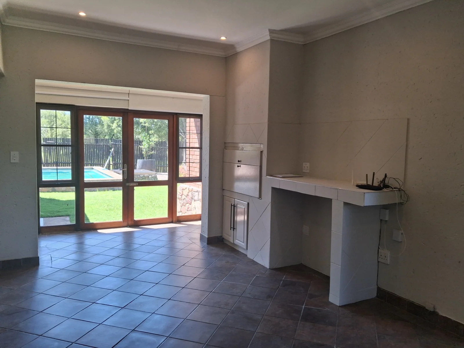 STUNNING FAMILY HOME TO LET IN LEEUWFONTEIN ESTATE!!!!!!