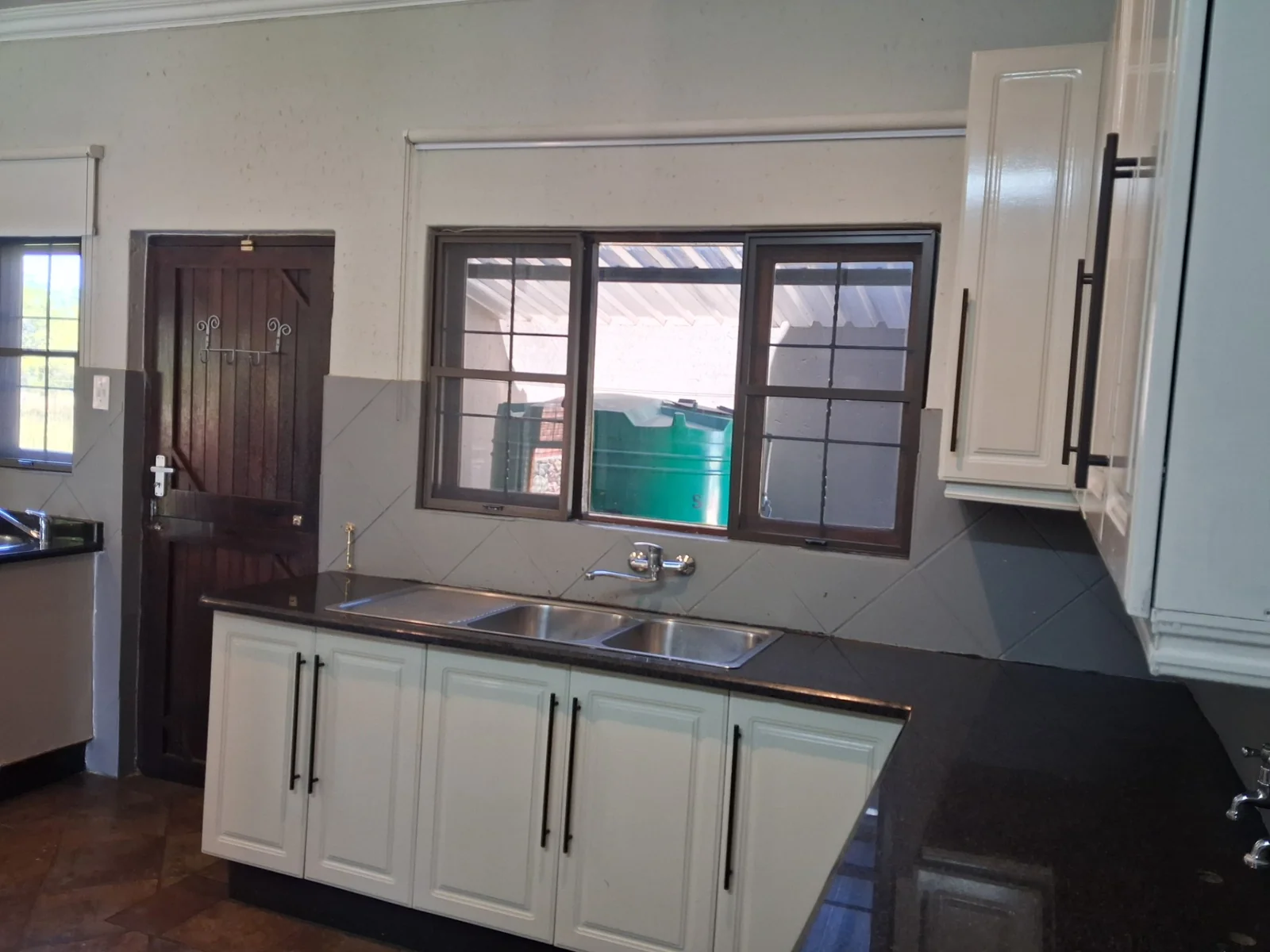 STUNNING FAMILY HOME TO LET IN LEEUWFONTEIN ESTATE!!!!!!