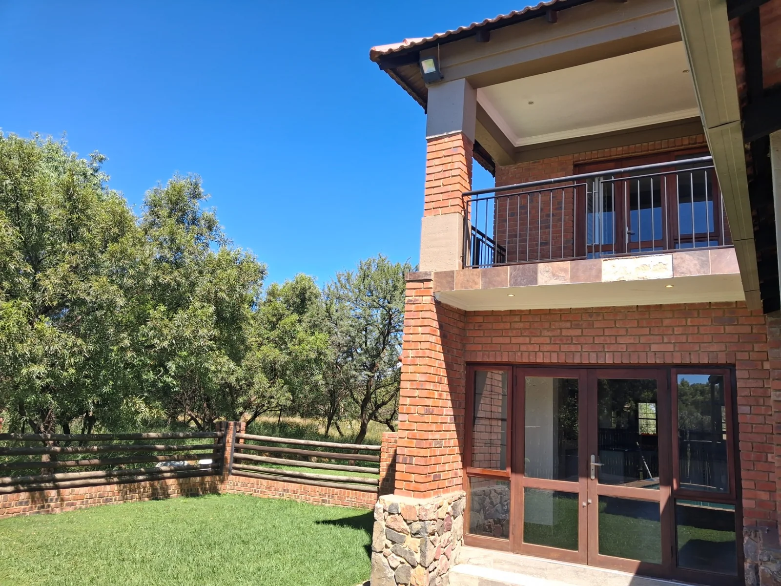 STUNNING FAMILY HOME TO LET IN LEEUWFONTEIN ESTATE!!!!!!