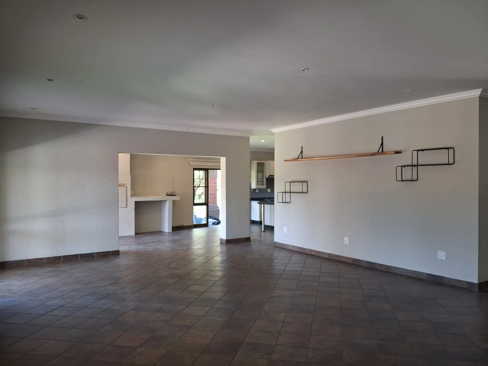 STUNNING FAMILY HOME TO LET IN LEEUWFONTEIN ESTATE!!!!!!