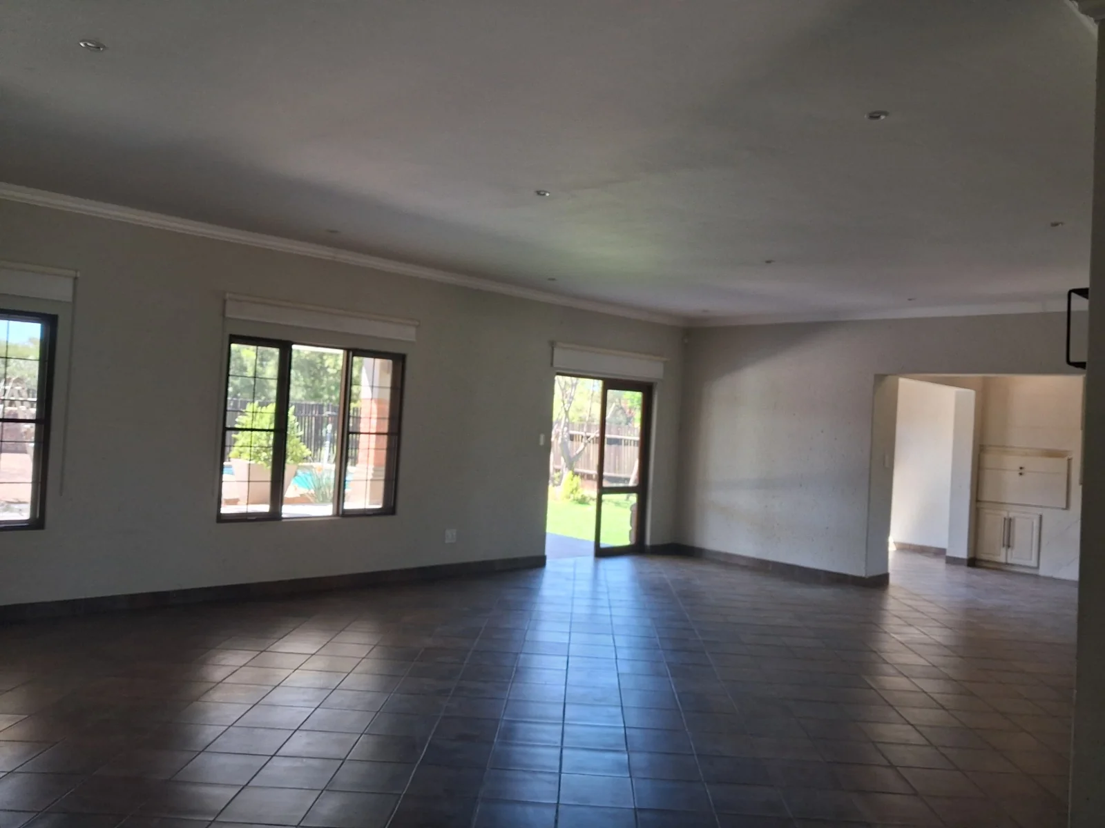 STUNNING FAMILY HOME TO LET IN LEEUWFONTEIN ESTATE!!!!!!