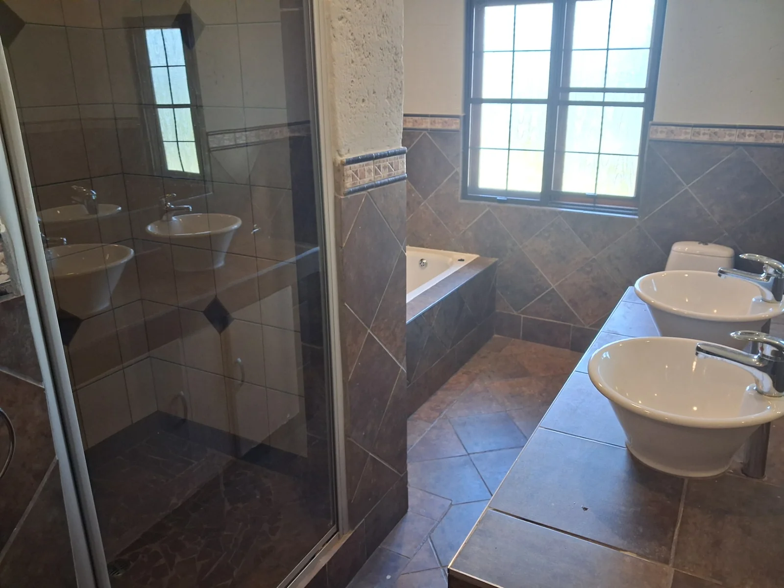 STUNNING FAMILY HOME TO LET IN LEEUWFONTEIN ESTATE!!!!!!