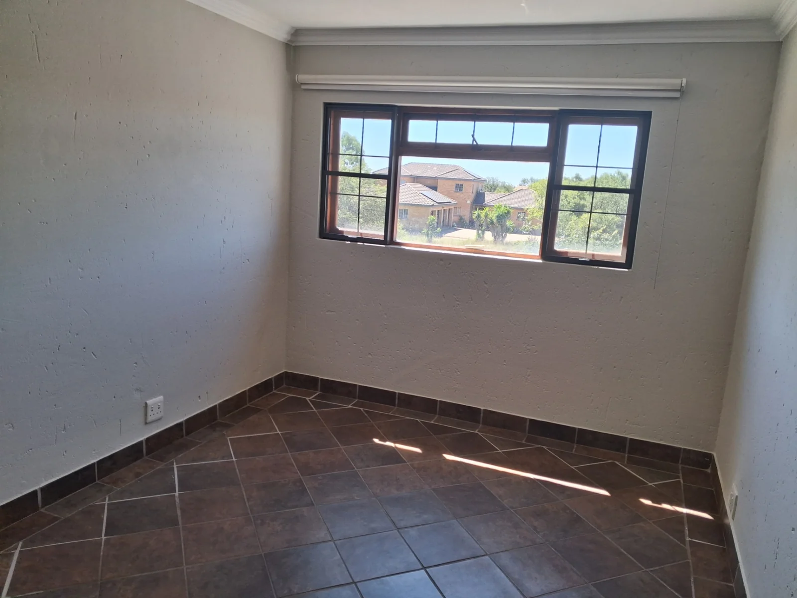 STUNNING FAMILY HOME TO LET IN LEEUWFONTEIN ESTATE!!!!!!