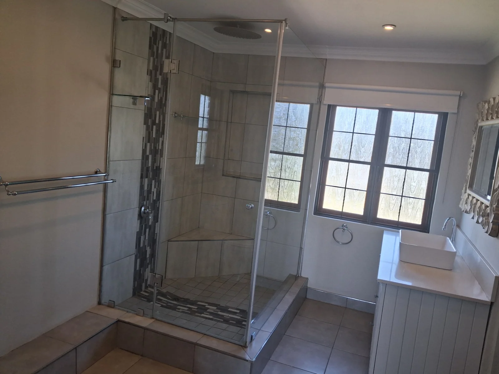 STUNNING FAMILY HOME TO LET IN LEEUWFONTEIN ESTATE!!!!!!