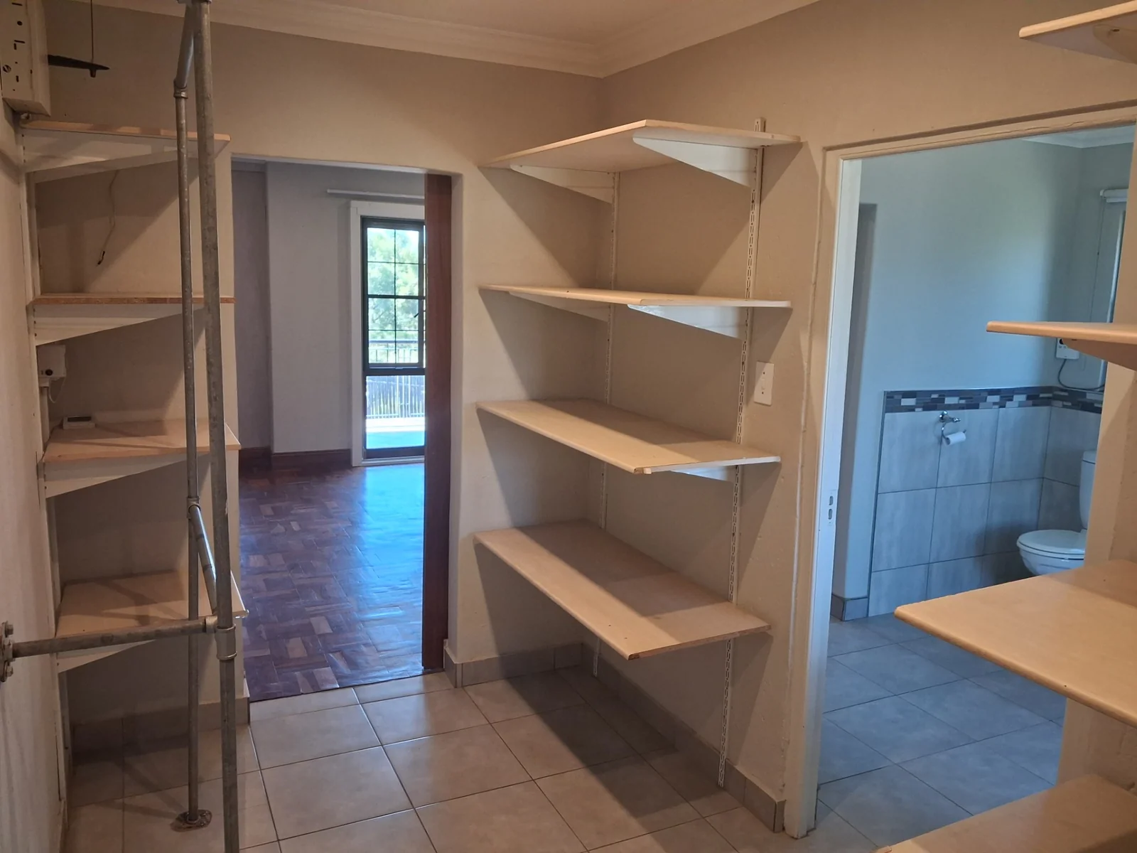 STUNNING FAMILY HOME TO LET IN LEEUWFONTEIN ESTATE!!!!!!