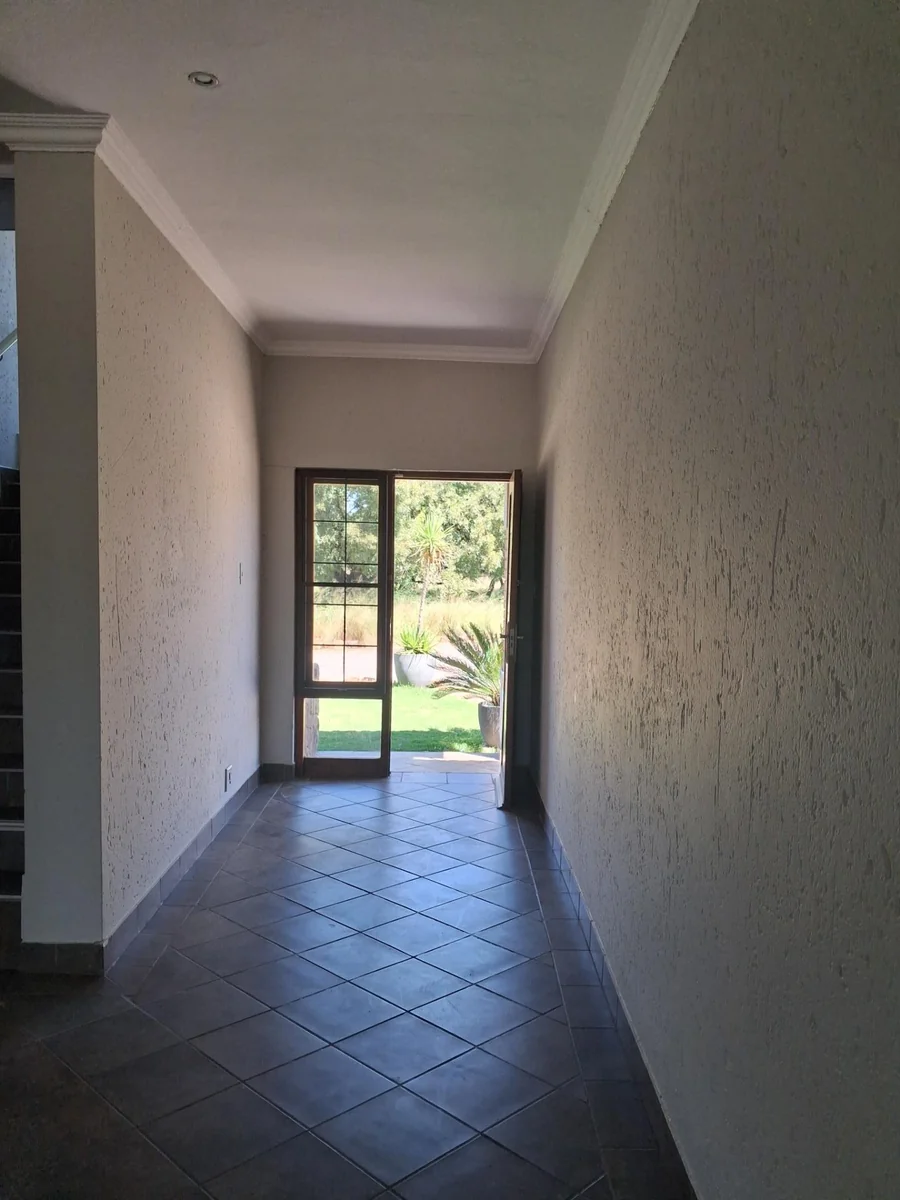 STUNNING FAMILY HOME TO LET IN LEEUWFONTEIN ESTATE!!!!!!