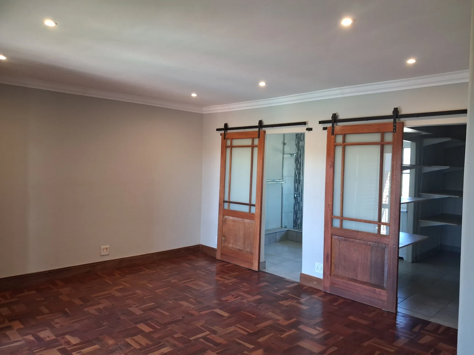 STUNNING FAMILY HOME TO LET IN LEEUWFONTEIN ESTATE!!!!!!