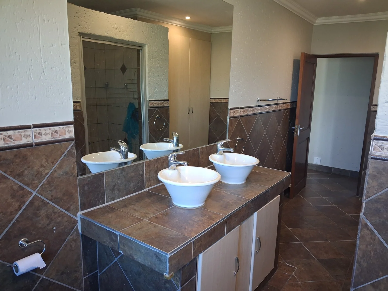 STUNNING FAMILY HOME TO LET IN LEEUWFONTEIN ESTATE!!!!!!