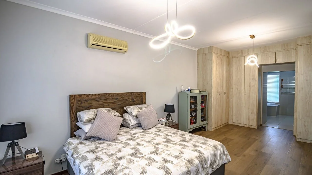 ENTERTAINMENT PLEASURE IN MIDSTREAM ESTATE.