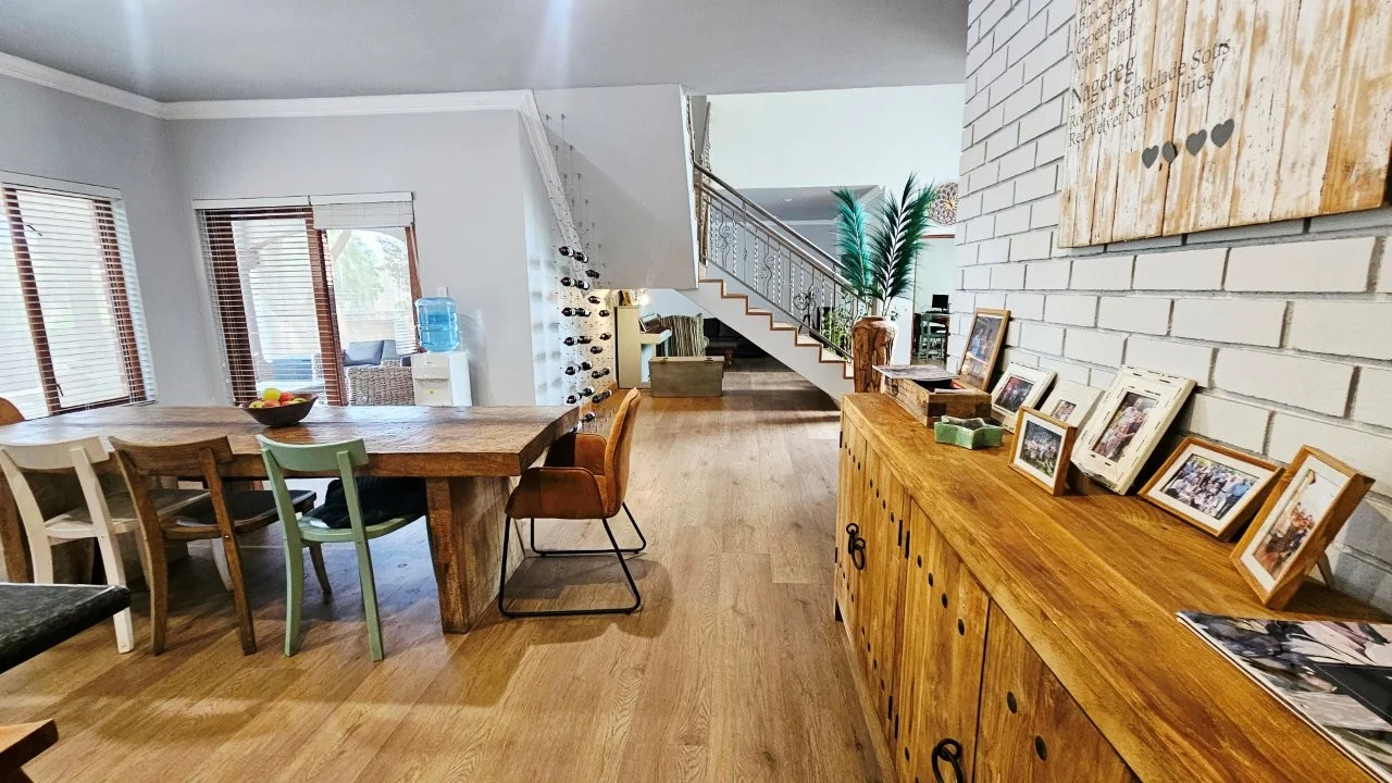 ENTERTAINMENT PLEASURE IN MIDSTREAM ESTATE.