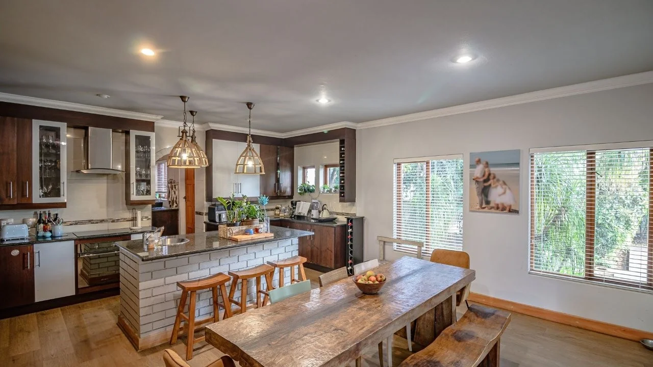 ENTERTAINMENT PLEASURE IN MIDSTREAM ESTATE.