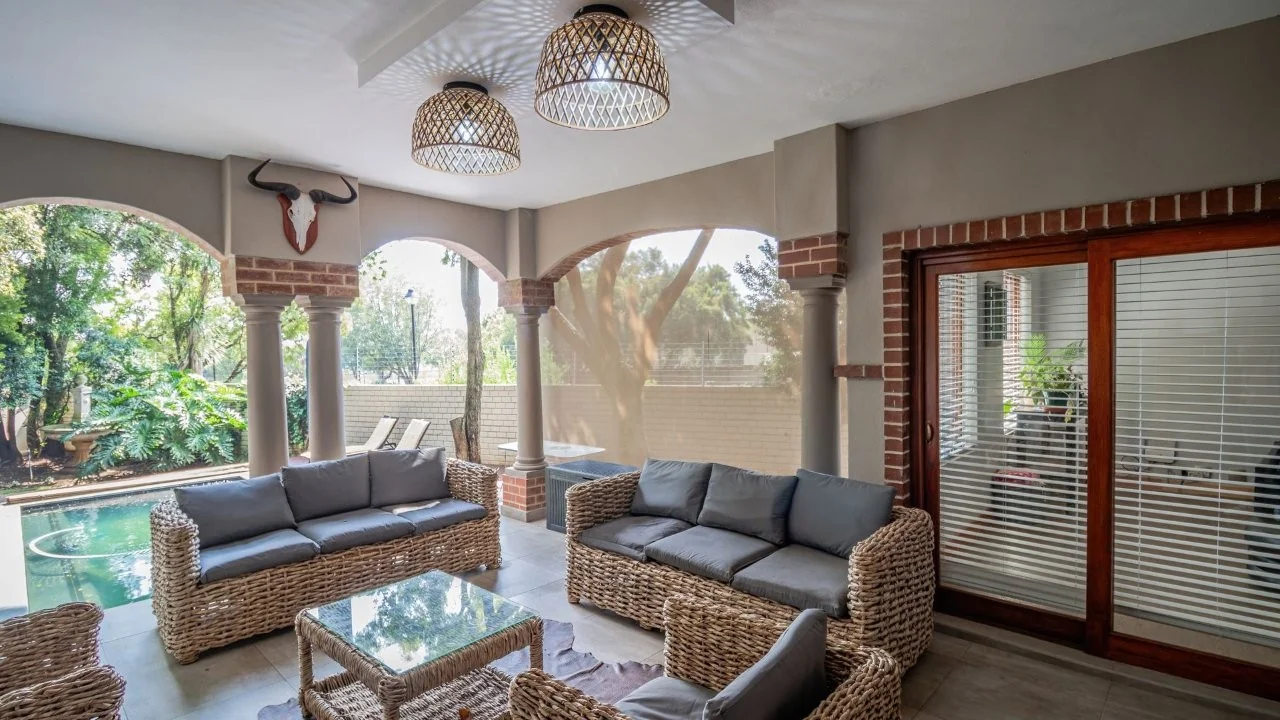 ENTERTAINMENT PLEASURE IN MIDSTREAM ESTATE.