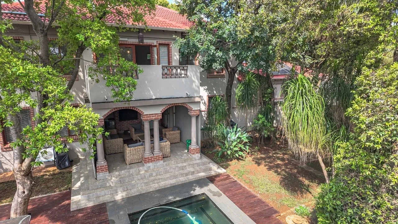 ENTERTAINMENT PLEASURE IN MIDSTREAM ESTATE.