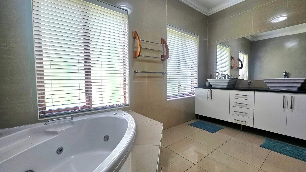 ENTERTAINMENT PLEASURE IN MIDSTREAM ESTATE.