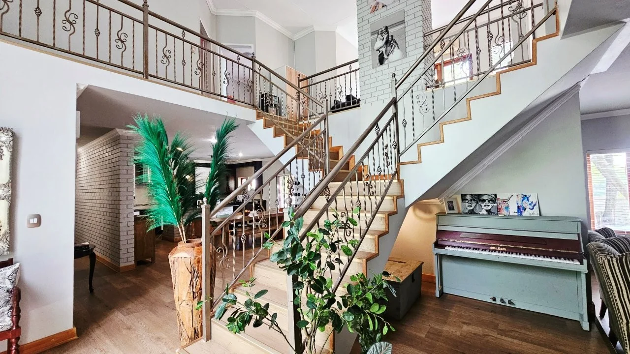 ENTERTAINMENT PLEASURE IN MIDSTREAM ESTATE.