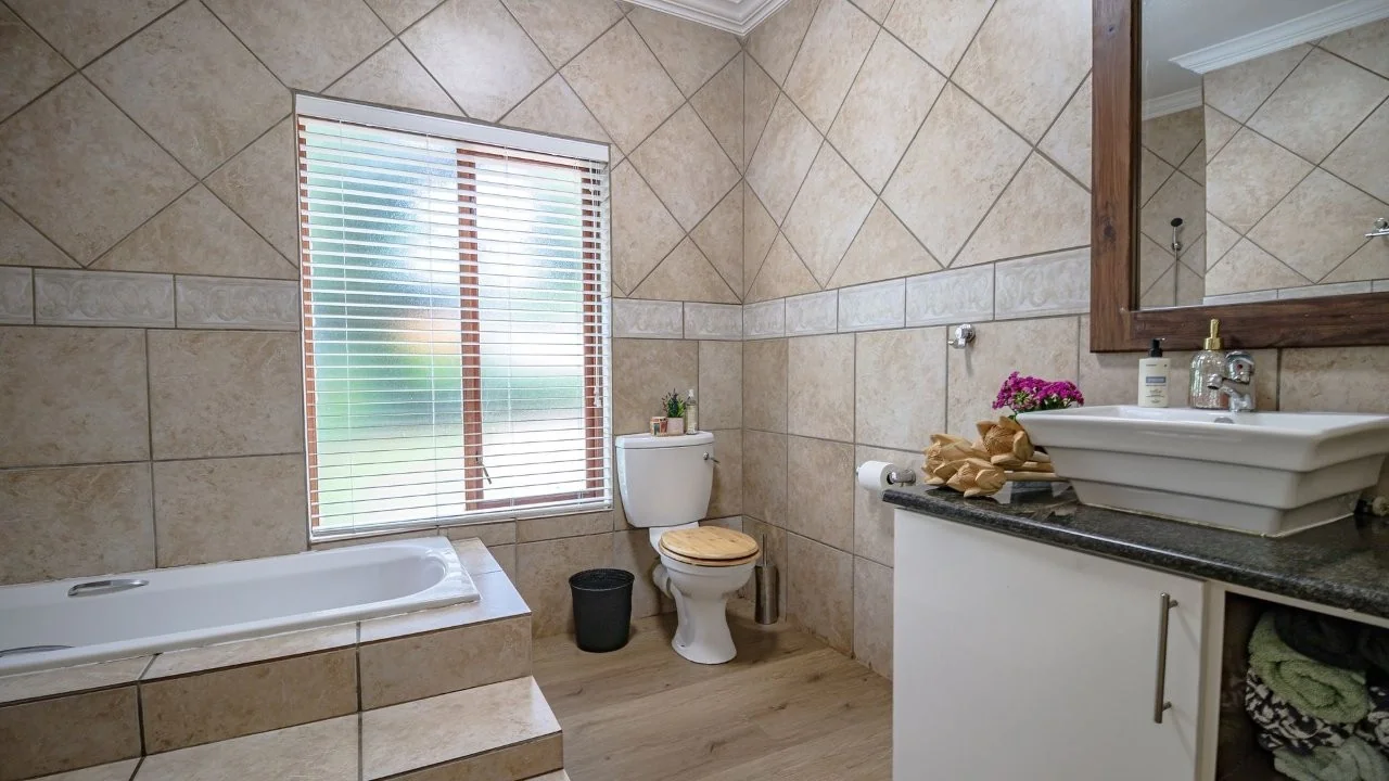 ENTERTAINMENT PLEASURE IN MIDSTREAM ESTATE.