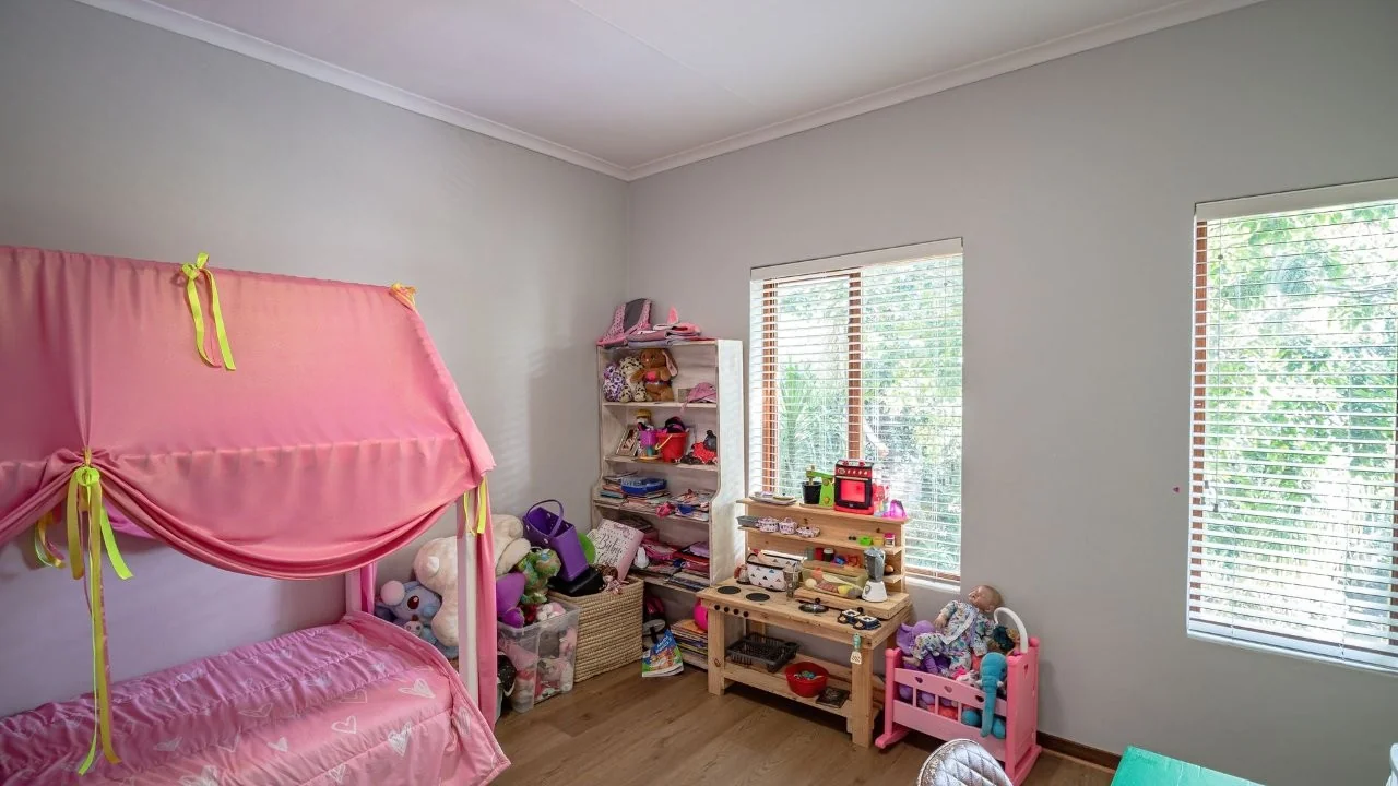 ENTERTAINMENT PLEASURE IN MIDSTREAM ESTATE.