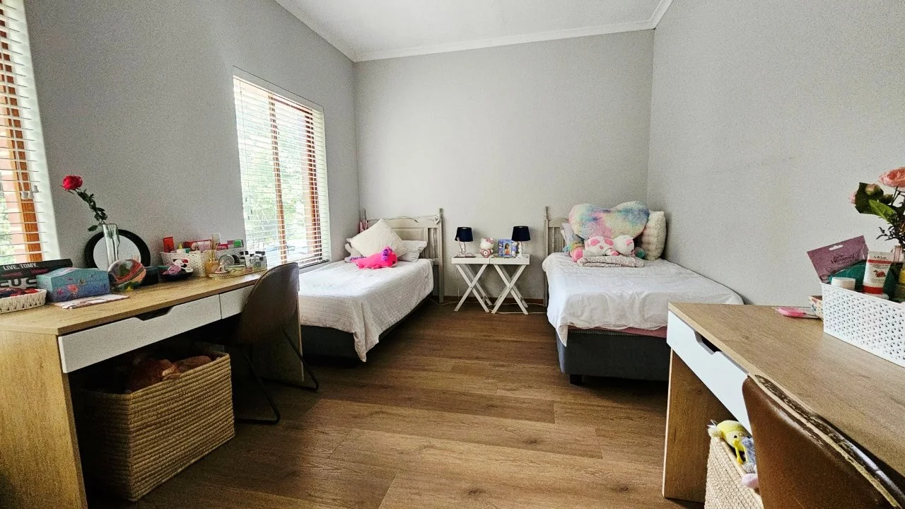 ENTERTAINMENT PLEASURE IN MIDSTREAM ESTATE.