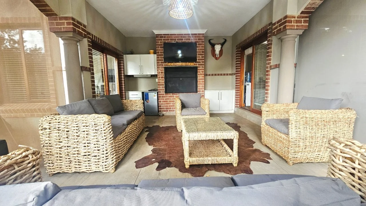 ENTERTAINMENT PLEASURE IN MIDSTREAM ESTATE.