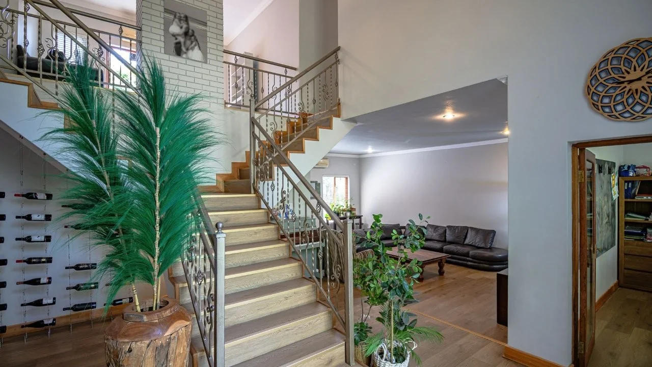 ENTERTAINMENT PLEASURE IN MIDSTREAM ESTATE.