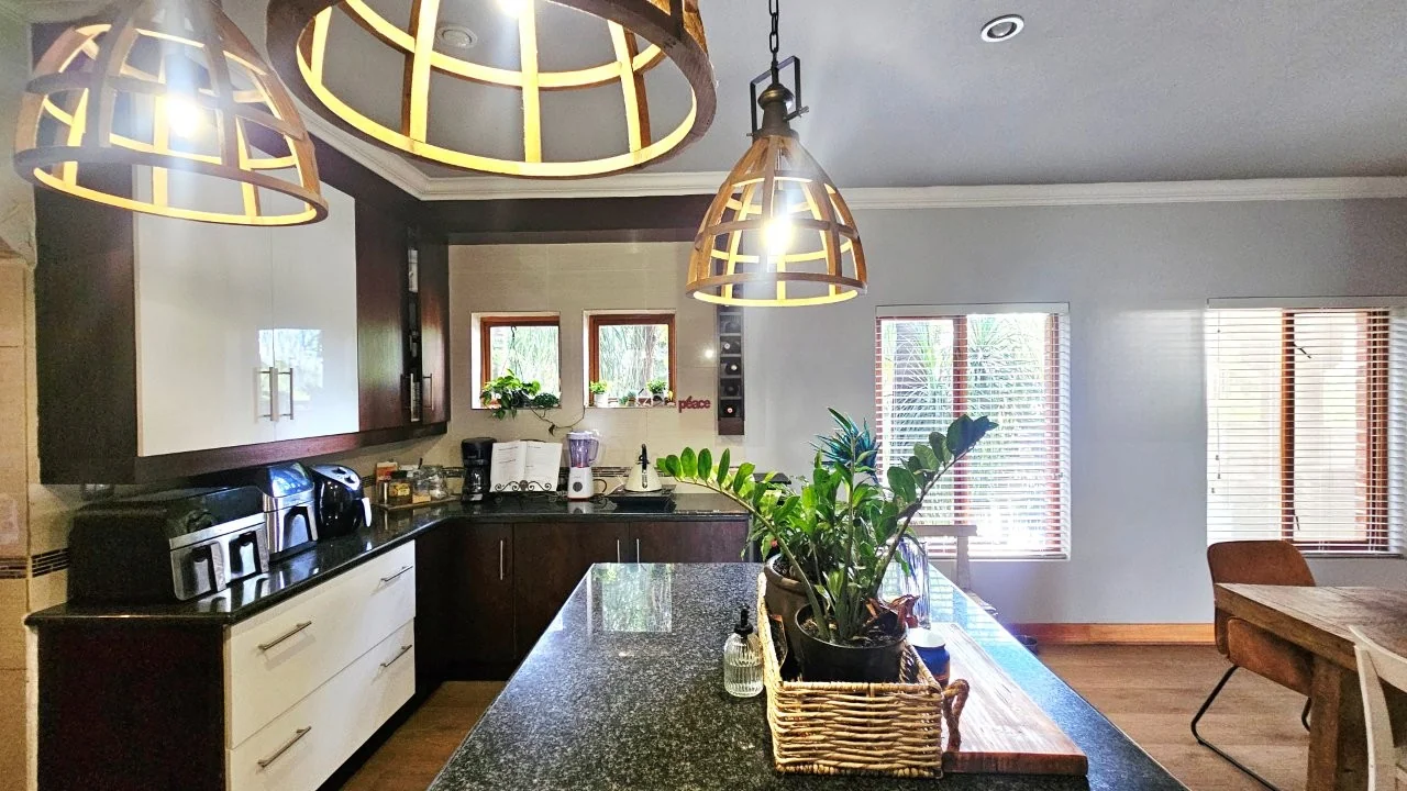 ENTERTAINMENT PLEASURE IN MIDSTREAM ESTATE.