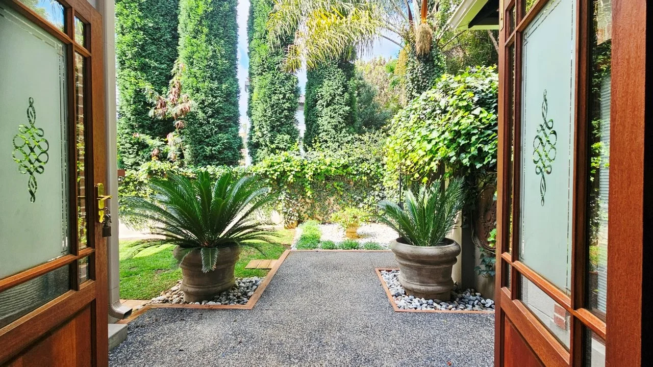 ENTERTAINMENT PLEASURE IN MIDSTREAM ESTATE.