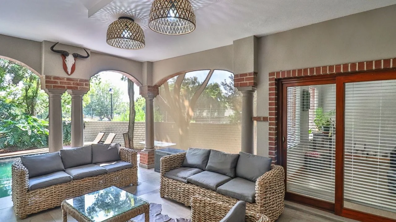 ENTERTAINMENT PLEASURE IN MIDSTREAM ESTATE.