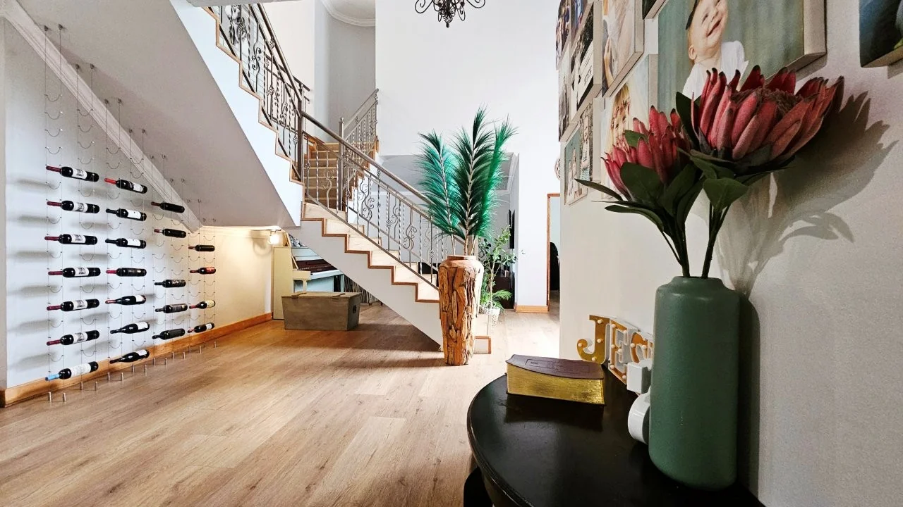 ENTERTAINMENT PLEASURE IN MIDSTREAM ESTATE.