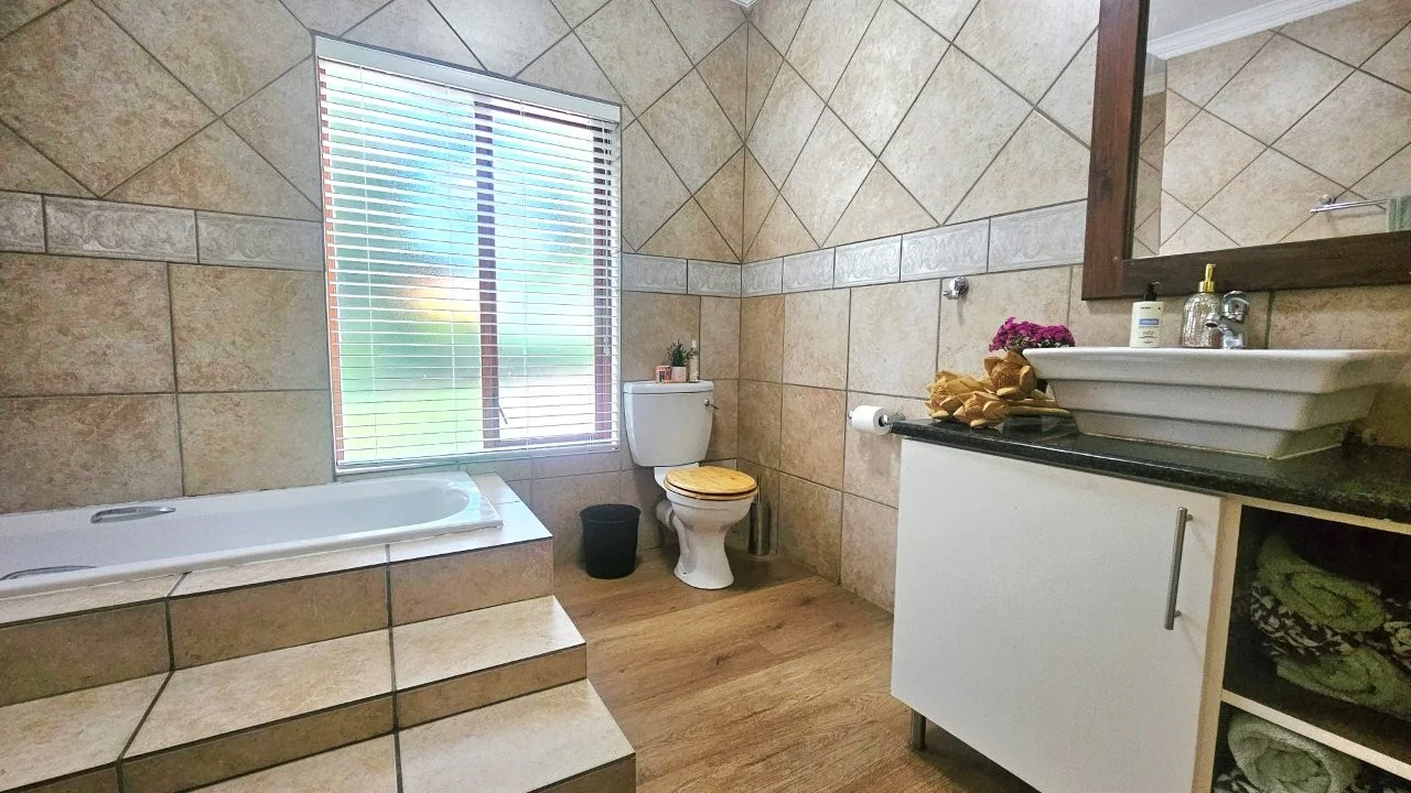 ENTERTAINMENT PLEASURE IN MIDSTREAM ESTATE.