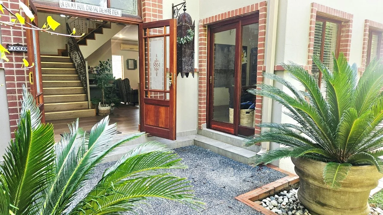 ENTERTAINMENT PLEASURE IN MIDSTREAM ESTATE.