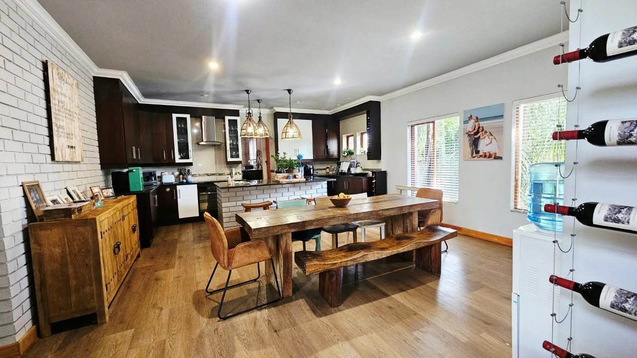 ENTERTAINMENT PLEASURE IN MIDSTREAM ESTATE.