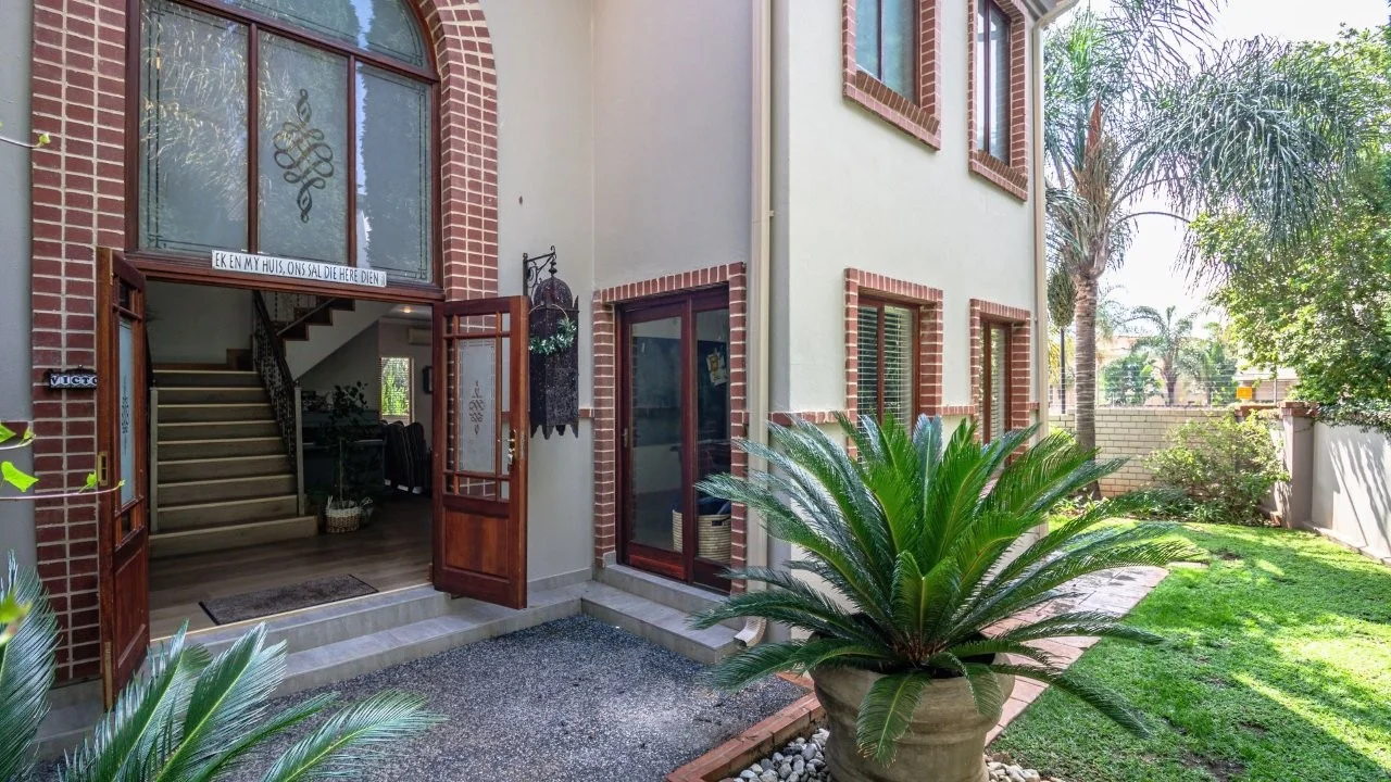 ENTERTAINMENT PLEASURE IN MIDSTREAM ESTATE.