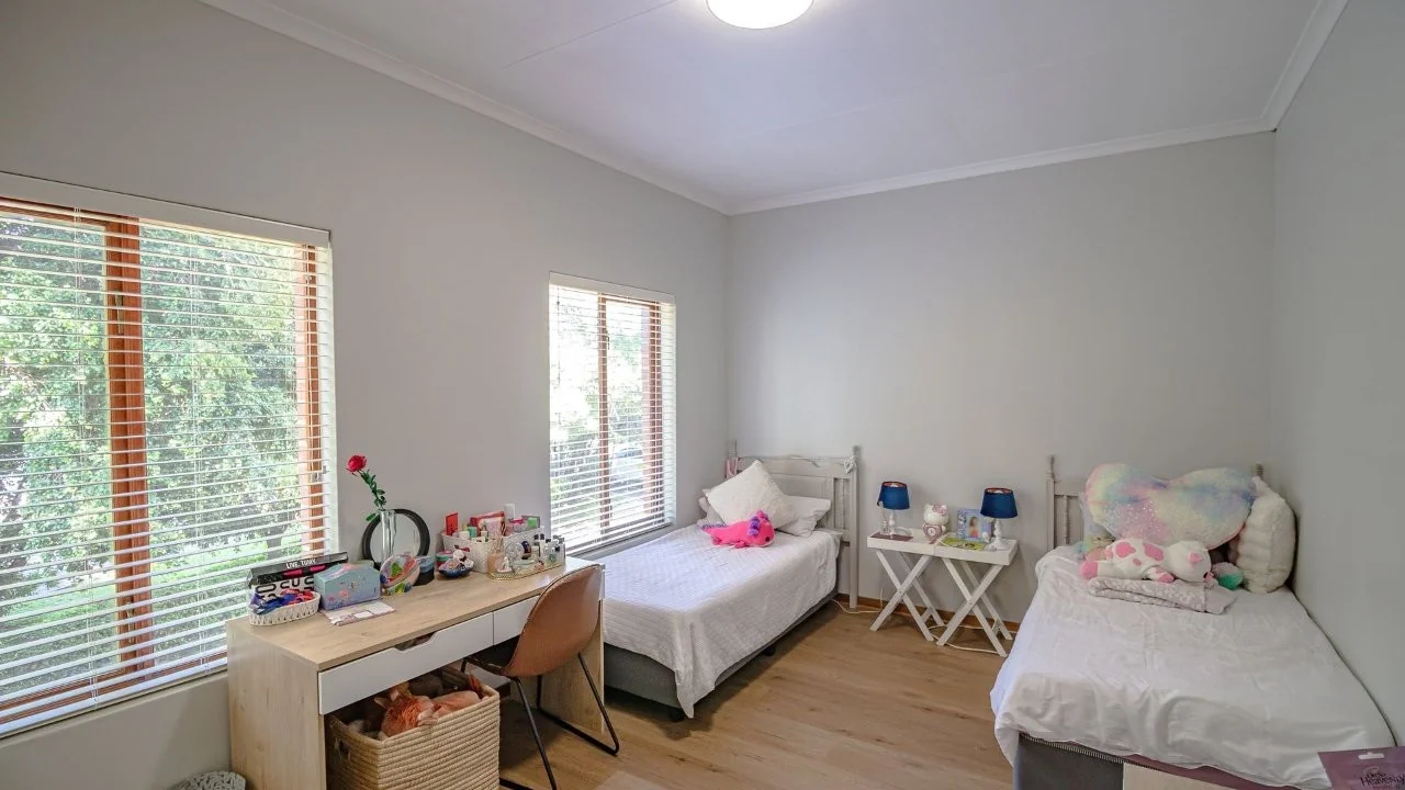 ENTERTAINMENT PLEASURE IN MIDSTREAM ESTATE.