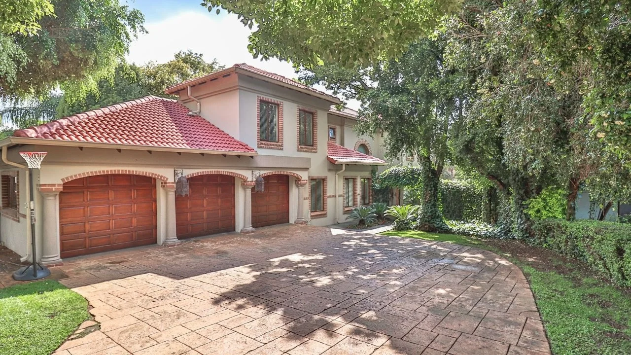 ENTERTAINMENT PLEASURE IN MIDSTREAM ESTATE.