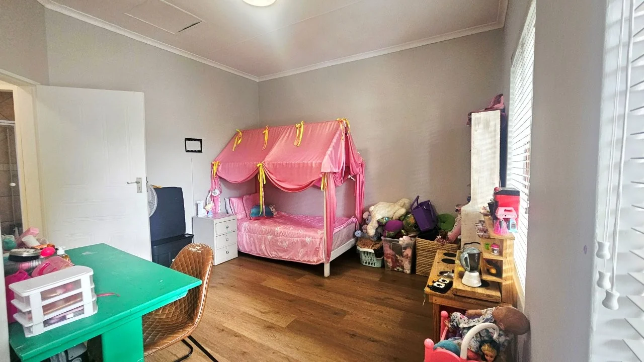 ENTERTAINMENT PLEASURE IN MIDSTREAM ESTATE.